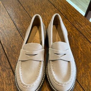 Cute tan loafers!